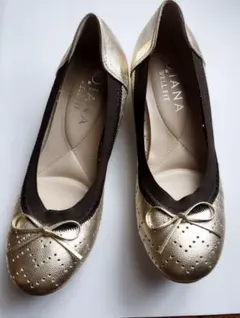 DIANA ゴールド フラットシューズ
