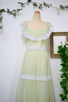 ビンテージ　淡い緑色のレース付きノースリーブ　ロングワンピース