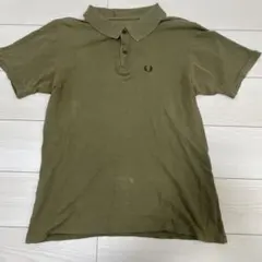 オリーブ色 ポロシャツ ロゴ刺繍付き　フレッドペリー