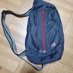 adidas ボディバッグ 黒× 赤