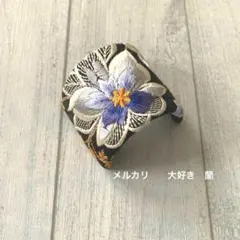 インド刺繍リボン　黒地に水色花の刺繍　ポニーフック(ソフトワイヤー入り)