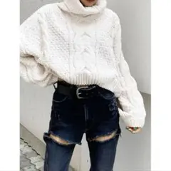 GYDAアイボリー ケーブル編み クロップドセーター