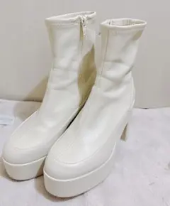 JEANASIS 白ショートブーツ　レディース