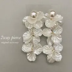 大ぶり　ロング　白　花びら　結婚式　ブライダル　ウェディング　パール　ピアス