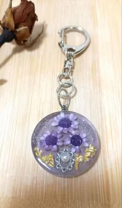 大人可愛いくすみカラーの花束レジンキーホルダー【パープル】