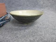 緑釉陰刻平茶碗箱付き [B26596]