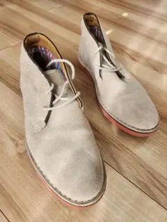 クラークス　グレー スエード チャッカブーツ