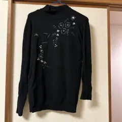 最終値下げ黒のビーズ装飾タートルネックニット