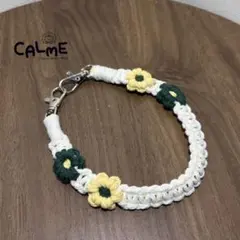 スマホストラップ 花モチーフ 白×黄×緑 マクラメ