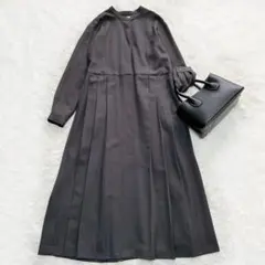 美品 アーバンリサーチドアーズ サイドプリーツ切替ワンピース ダークグレー
