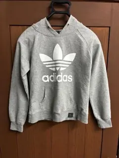 adidas パーカー　M