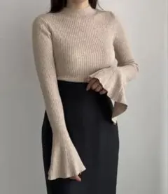 louereフレアスリットスリーブハイネックリブニット