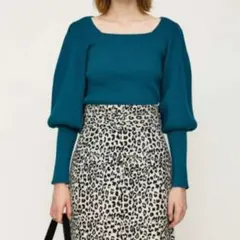 SLY（スライ） スクエアネック パフスリーブ トップス