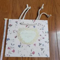 ラデュレ　紙袋　ショップ袋　ショッパーのサムネイル