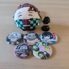 【鬼滅の刃】鬼滅の刃 缶バッジ5個セットとぬいぐるみ