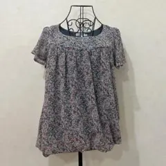 KLEIN PLUS 花柄 半袖ブラウス 38サイズのサムネイル