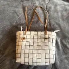 ホワイト編み込みデザインかごバッグ