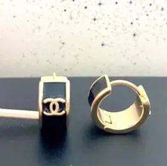 ココマークピアス　CCロゴピアス　黒