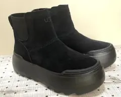 12.7まで☆ UGG マリン メガ ブーティ　厚底　ブーツ 24