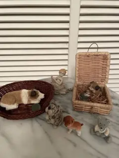 ミニチュア　犬　フィギュアセット かご付き