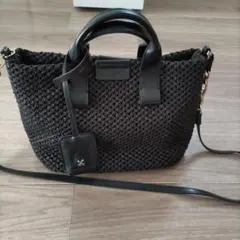 【SAZABY】黒い編み込みデザインのかごバッグ