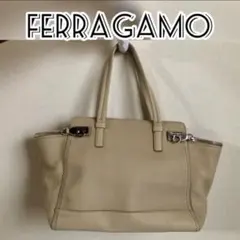 フェラガモ　アリアナガンチーニ　レザー　ショルダートートバッグ　アイボリー