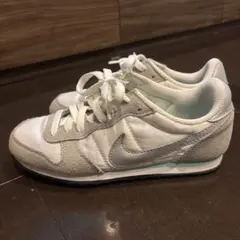 Nike ホワイト/グレー スニーカー