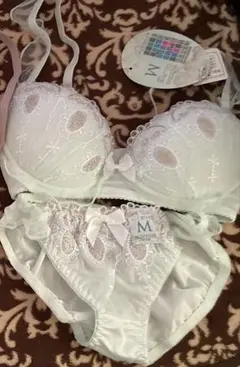 【まとめ買いでお得❣】Mサイズ ノンワイヤーブラジャーショーツセット