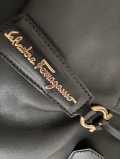 サルヴァトーレフェラガモ バッグ