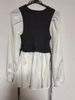 リブ編みとサテンの長袖シャツ