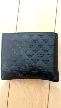 EMPORIO ARMANI 二つ折り財布 ブラック ロゴ総柄のサムネイル