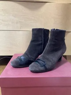 3月15日までで処分します。美品　フェラガモ ショートブーツ スウェード