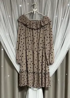 大きいサイズ⭐︎美品！可愛い水玉模様のオフショルダーワンピース⭐︎フリル付きLL