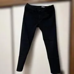 ブラックのジーンズ