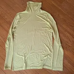 ユニクロ　ヒートテックウルトラライトタートルネックT