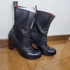 Item thumbnail for item ef041e47-5adb-4e84-8b5e-25c27deac7b2