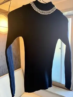 激安即納、黒い長袖ニット パールネックレス付き