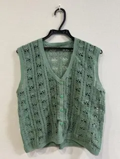透かし編み ニットベスト グリーン 前開き ボタン付き レイヤード