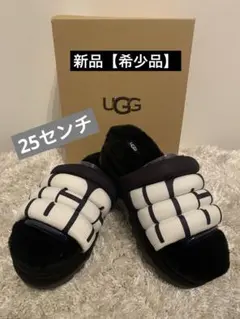 UGG【新品未使用・希少品】マキシスライドロゴ厚底サンダル・ブラック25センチ。