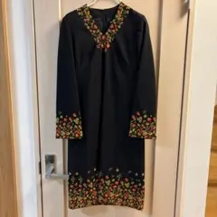 シビラ　花柄刺繍ワンピース