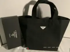 プラダノベルティ　最新ロゴプレート付き//トートバッグ箱付き