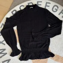GU ブラック フリル付きトップス