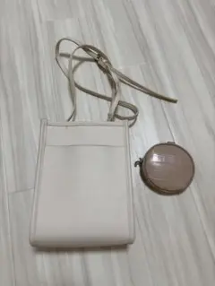 ホワイト ショルダーバッグ