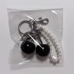 さくらんぼ チェリー パール キーホルダー キーリング チャーム ブラック 黒