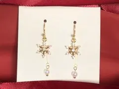 649 クリスマス　雪の結晶　フックピアス(☆イヤリング変更可)