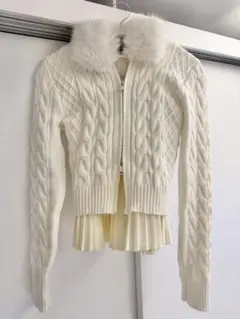 ホワイト ケーブルニット プリーツ セットアップ