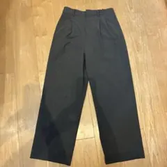 UNIQLO タックワイドパンツ（ツータック・丈標準） チャコールグレー