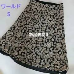 ブラック系 花柄 フレアスカートのサムネイル