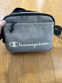 チャンピオンのショルダーバッグ　グレー　大容量
