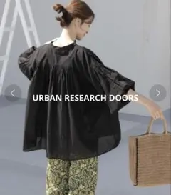 美品 アーバンリサーチドアーズ コットンボイルギャザーブラウス インド綿 黒